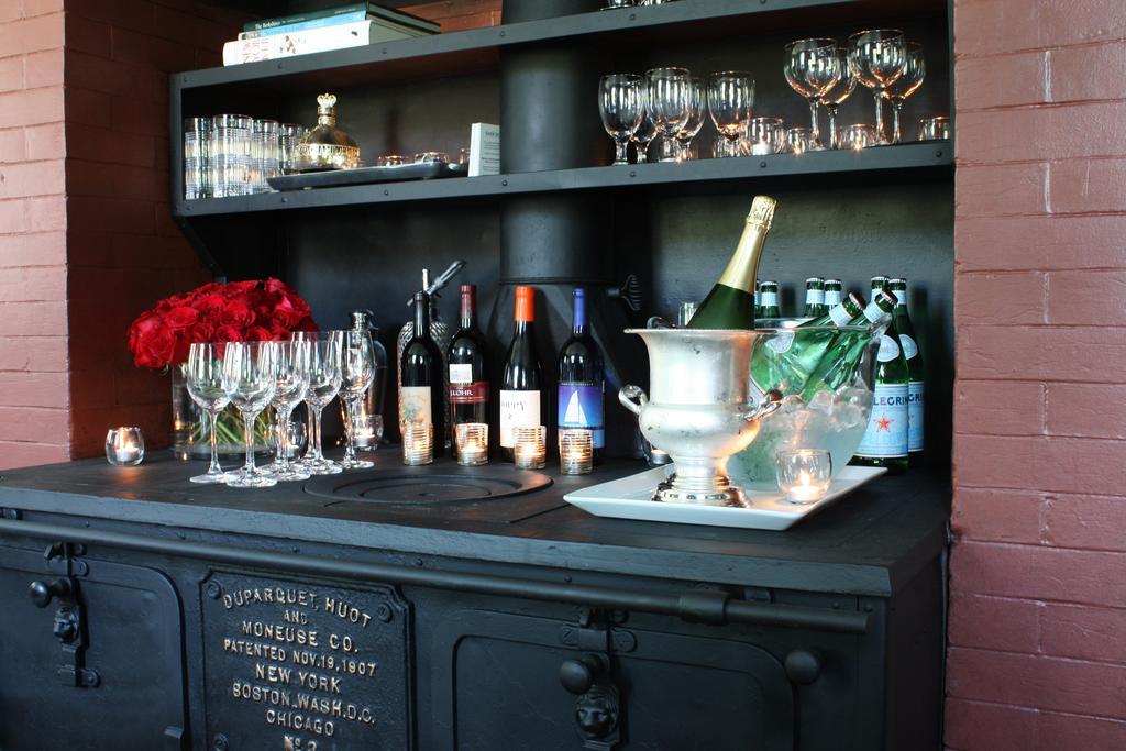 Kemble Inn - Restaurant - Bar Lenox Exterior photo