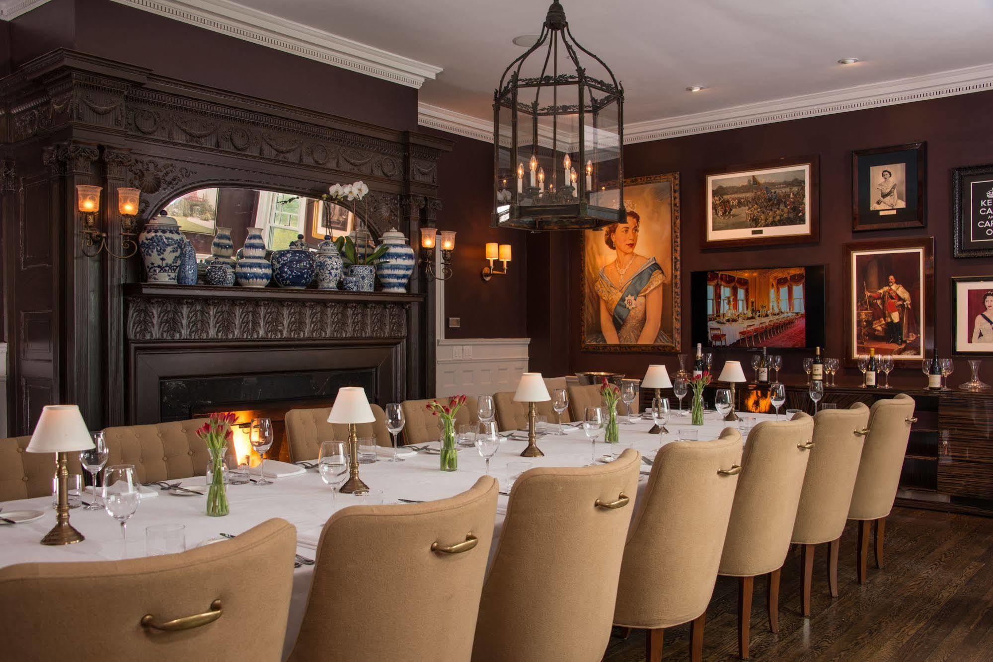 Kemble Inn - Restaurant - Bar Lenox Exterior photo
